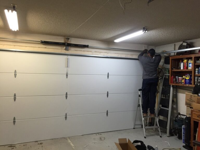 Rolling steel door fitted to a commercial unit